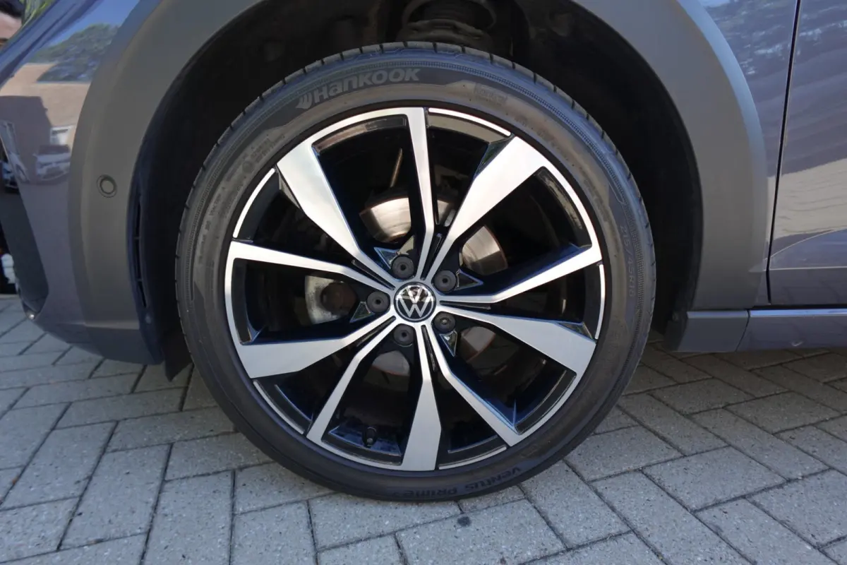 1.5 TSI R-Line Business PANO KEYLESS CAM