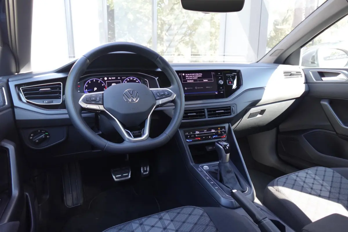 1.5 TSI R-Line Business PANO KEYLESS CAM
