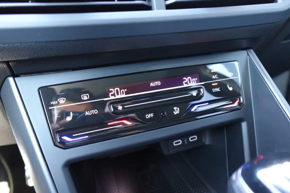 1.5 TSI R-Line Business PANO KEYLESS CAM