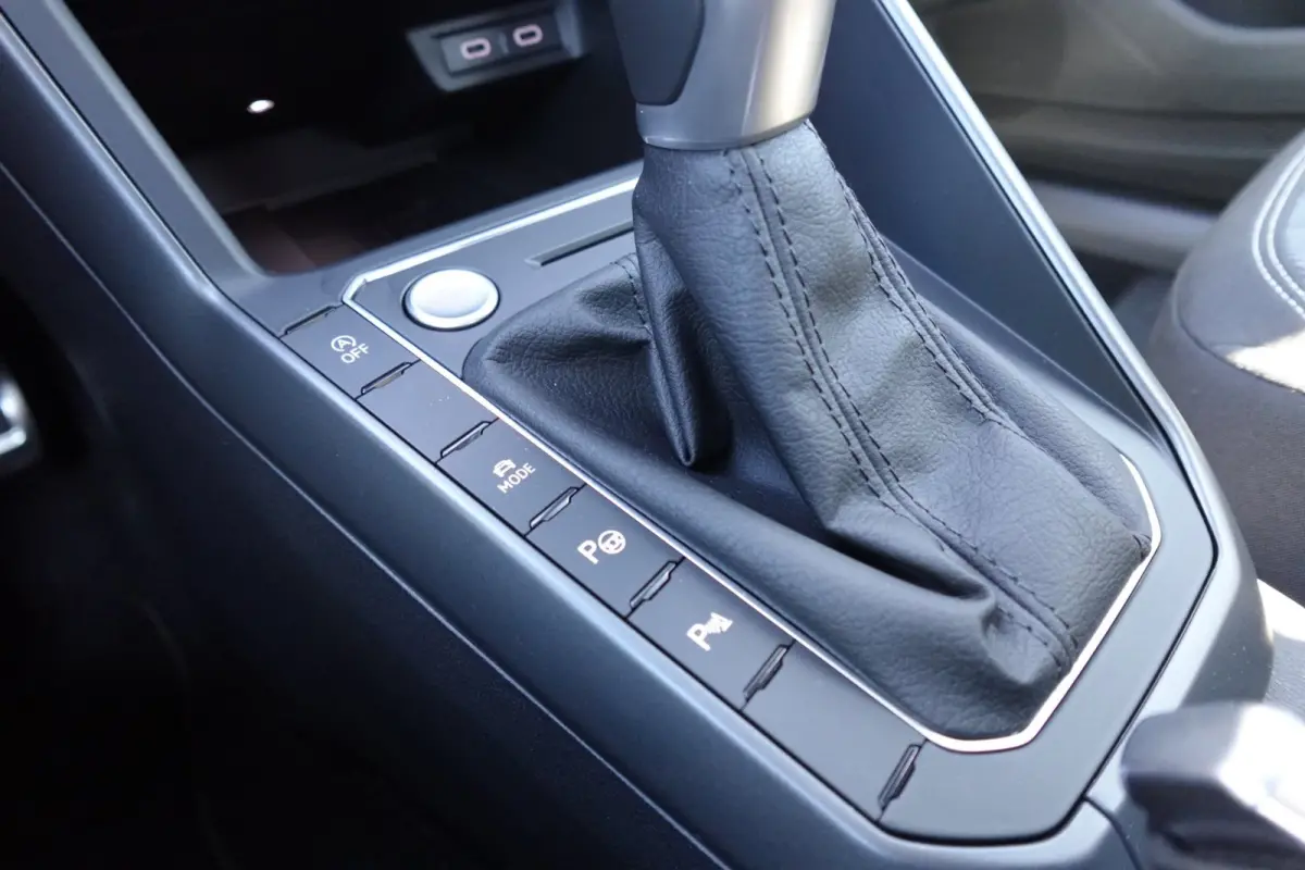 1.5 TSI R-Line Business PANO KEYLESS CAM