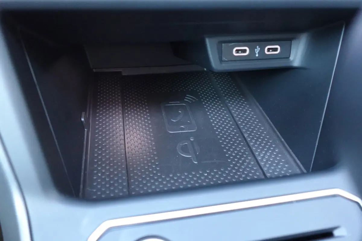 1.5 TSI R-Line Business PANO KEYLESS CAM