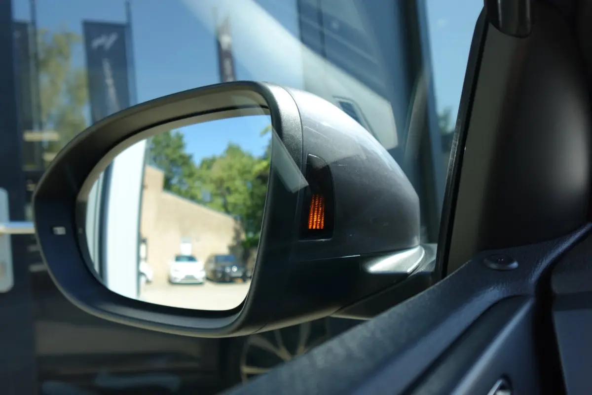1.5 TSI R-Line Business PANO KEYLESS CAM