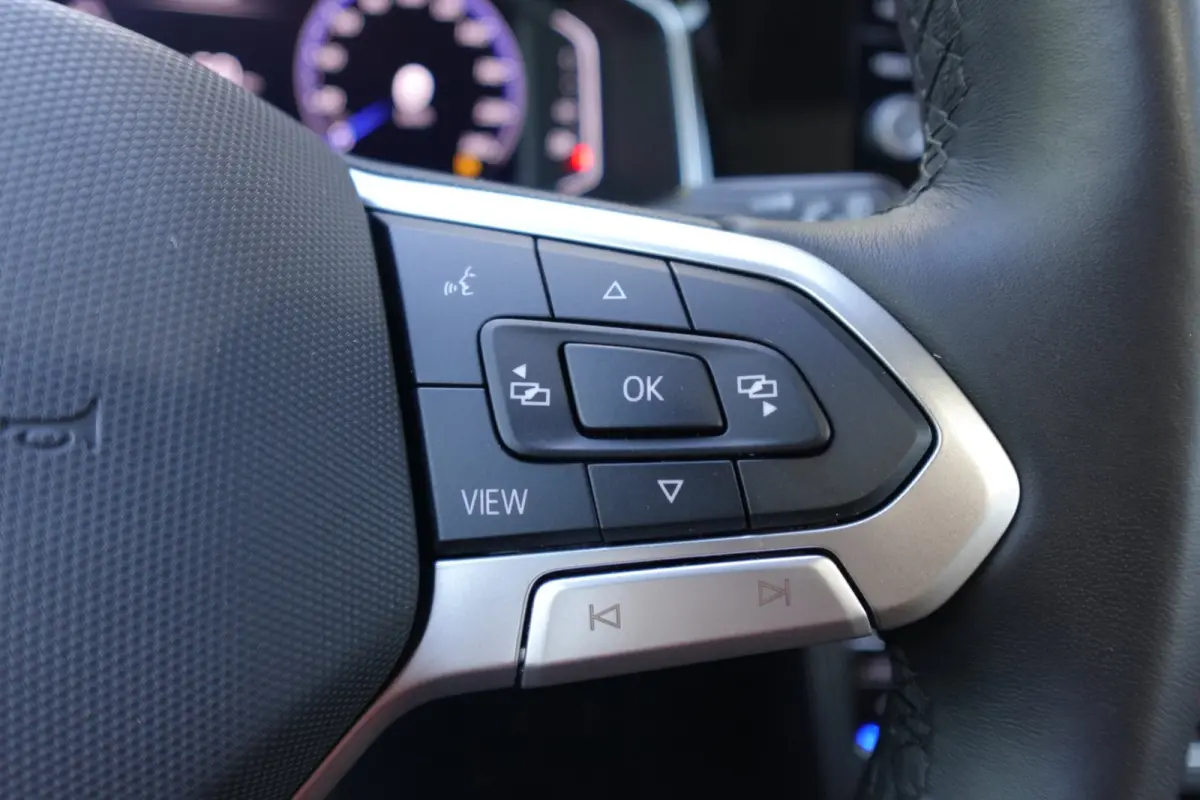 1.5 TSI R-Line Business PANO KEYLESS CAM