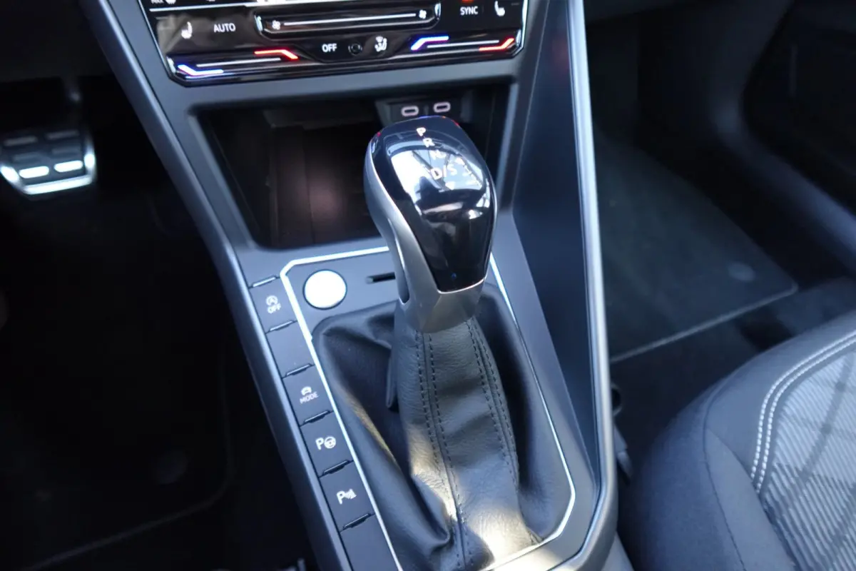 1.5 TSI R-Line Business PANO KEYLESS CAM