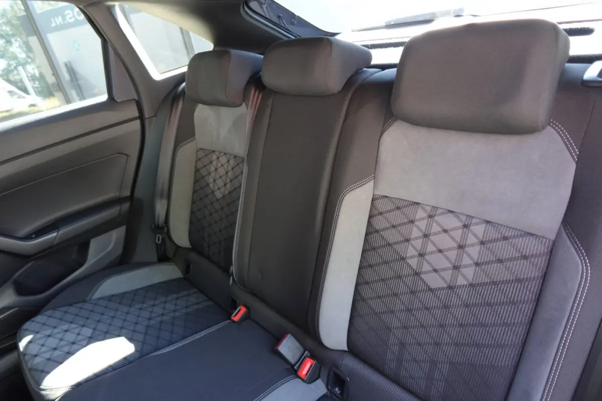 1.5 TSI R-Line Business PANO KEYLESS CAM