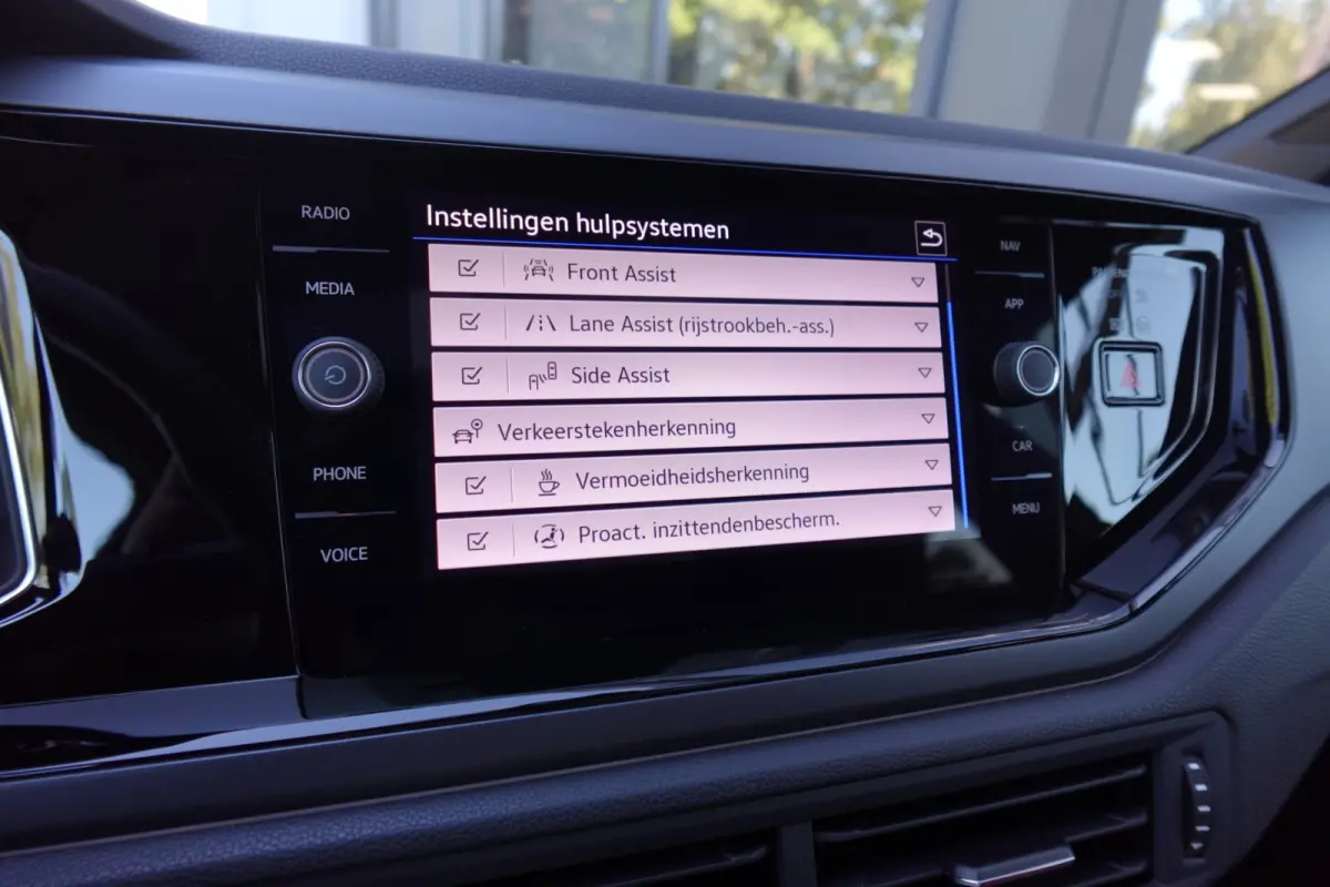 1.5 TSI R-Line Business PANO KEYLESS CAM