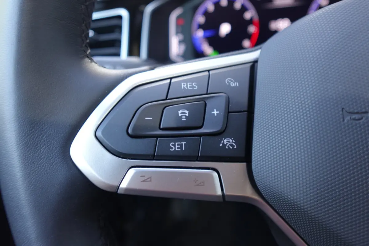 1.5 TSI R-Line Business PANO KEYLESS CAM