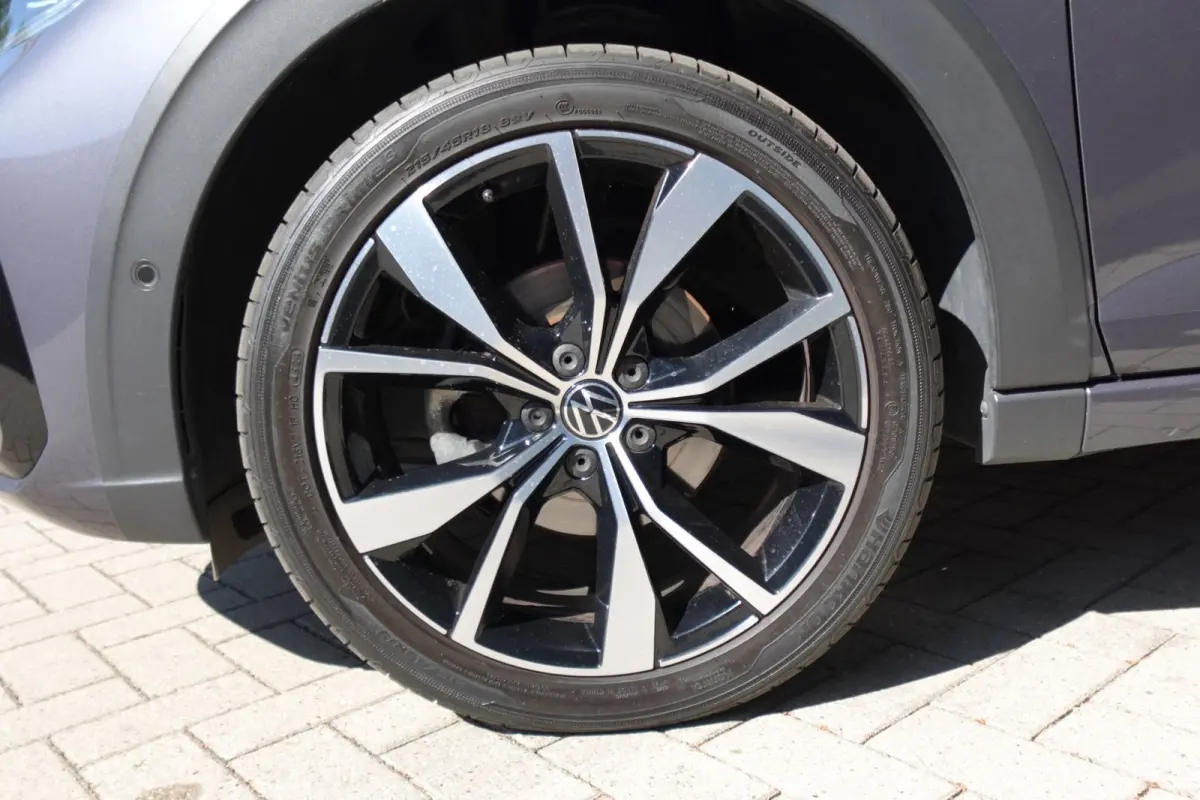 1.5 TSI R-Line Business PANO KEYLESS CAM