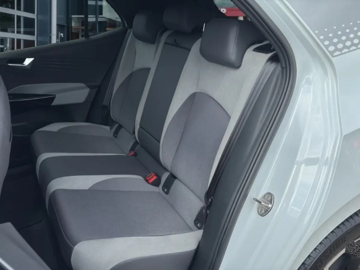 PRO PERFORMANCE 1ST PDC/ACC/STOEL+STUURVERW/NAVI/CARPLAY