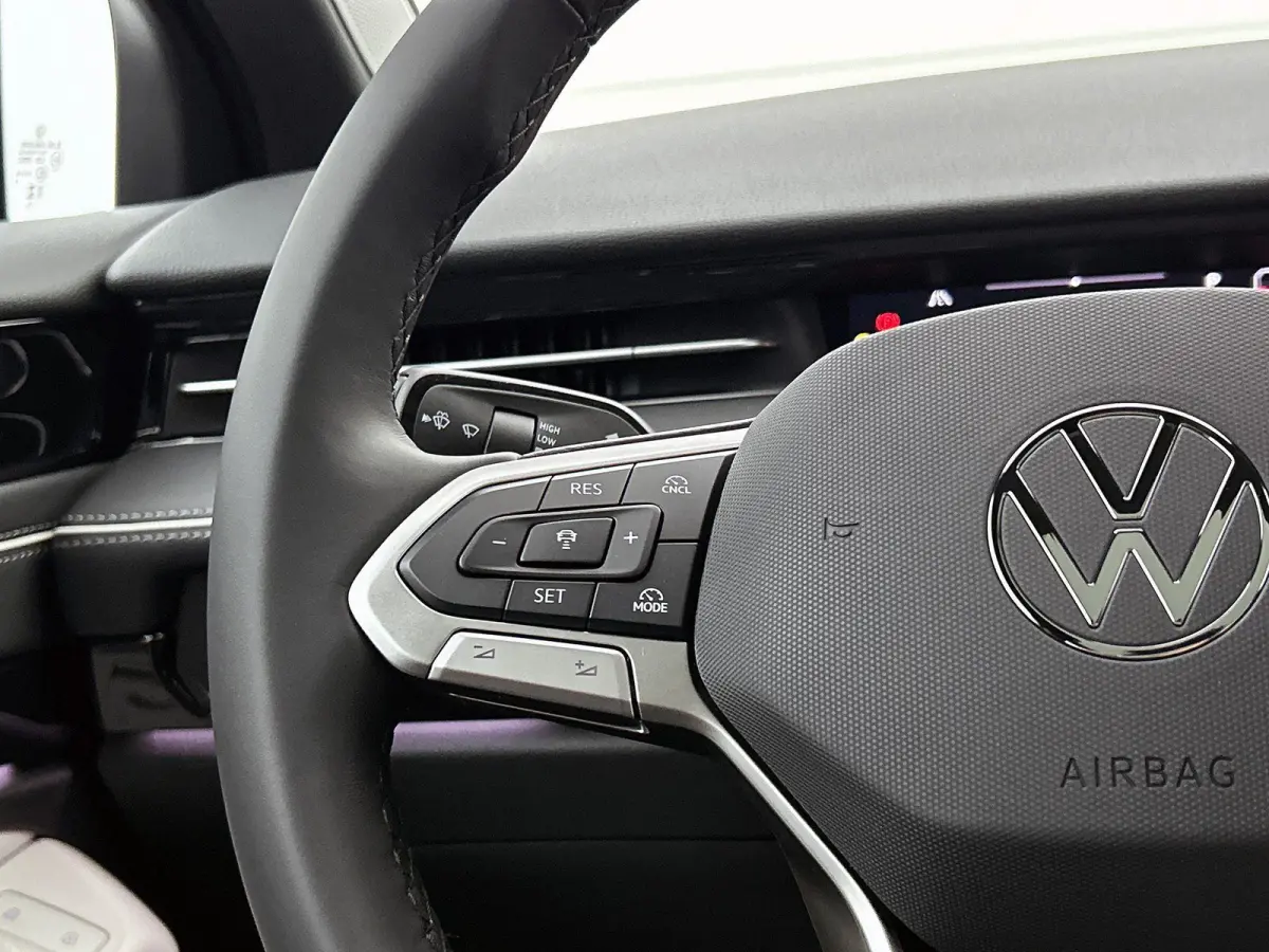 Limited Edition Plus 77 kWh | DEMO | PANORAMADAK | CAMERA | HARMAN-KARDON | WARMTEPOMP | 19 INCH | HEAD-UP DISPLAY