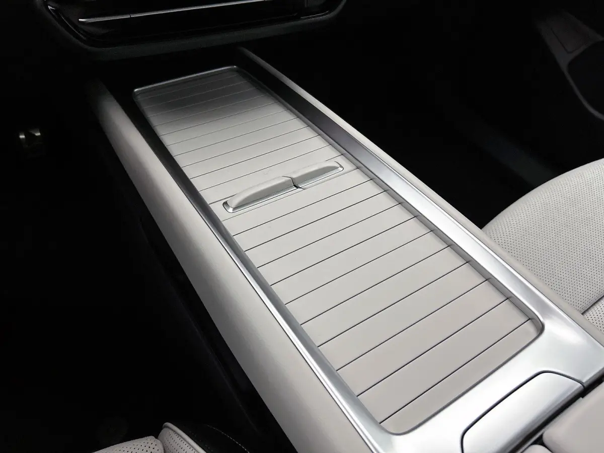 Limited Edition Plus 77 kWh | DEMO | PANORAMADAK | CAMERA | HARMAN-KARDON | WARMTEPOMP | 19 INCH | HEAD-UP DISPLAY