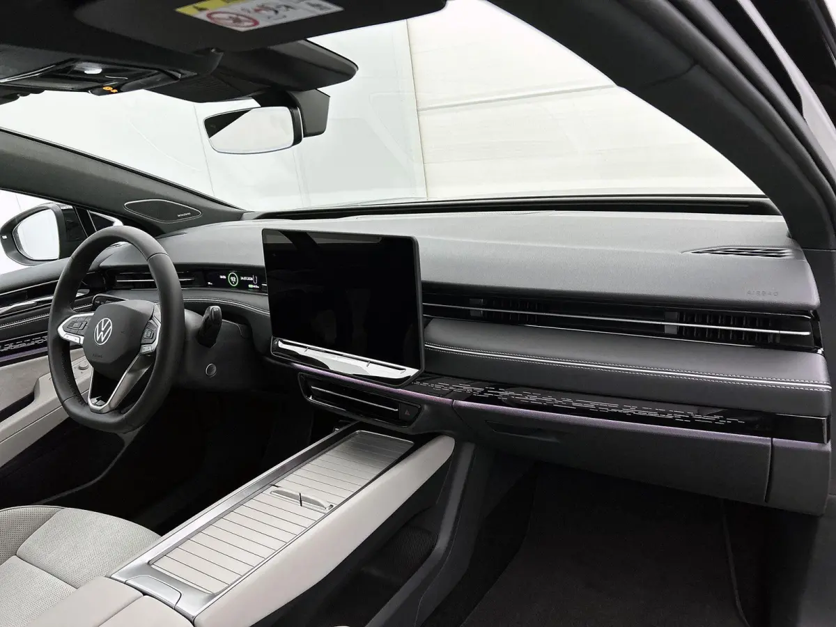 Limited Edition Plus 77 kWh | DEMO | PANORAMADAK | CAMERA | HARMAN-KARDON | WARMTEPOMP | 19 INCH | HEAD-UP DISPLAY