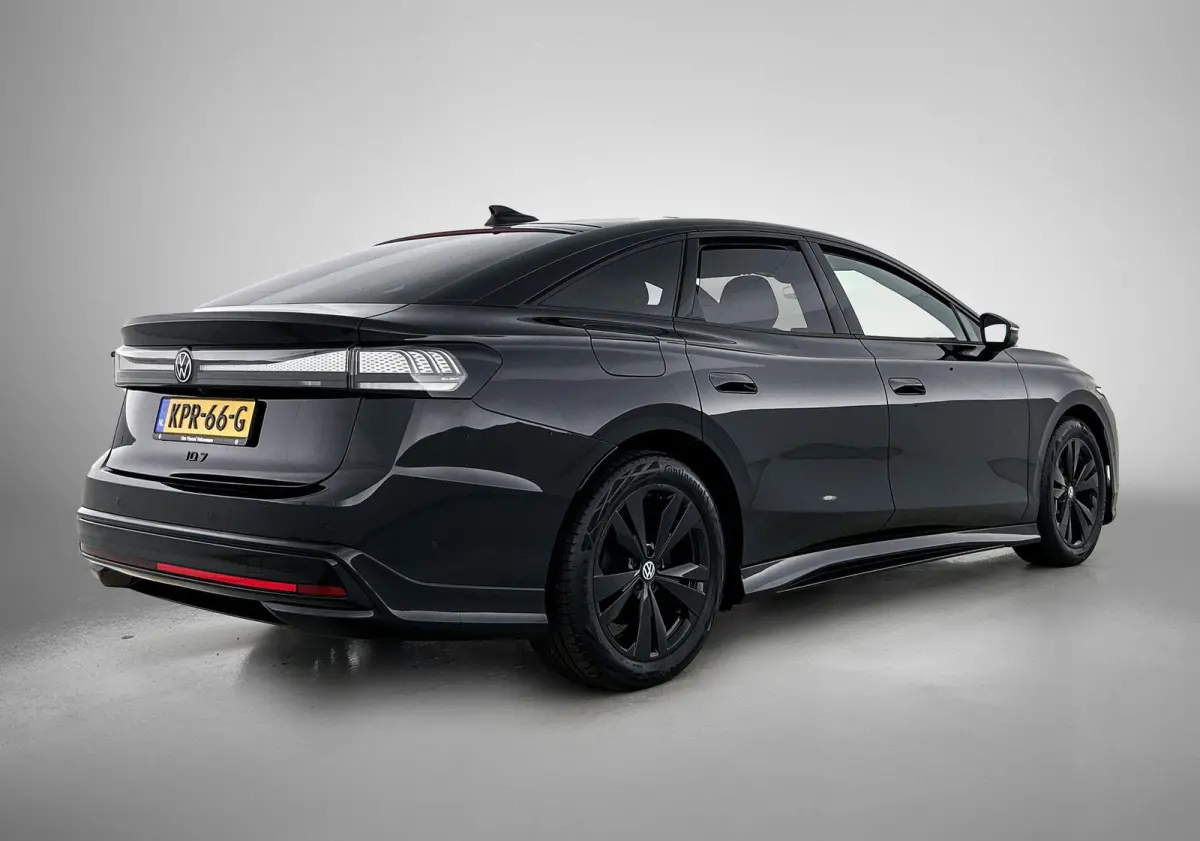 Limited Edition Plus 77 kWh | DEMO | PANORAMADAK | CAMERA | HARMAN-KARDON | WARMTEPOMP | 19 INCH | HEAD-UP DISPLAY
