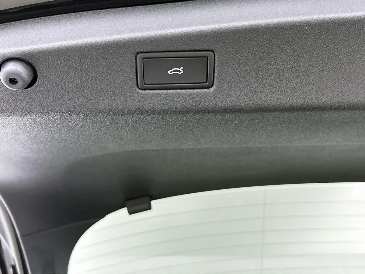 Limited Edition Plus 77 kWh | DEMO | PANORAMADAK | CAMERA | HARMAN-KARDON | WARMTEPOMP | 19 INCH | HEAD-UP DISPLAY