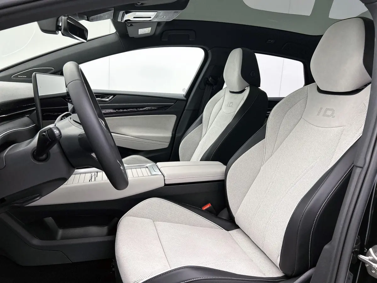 Limited Edition Plus 77 kWh | DEMO | PANORAMADAK | CAMERA | HARMAN-KARDON | WARMTEPOMP | 19 INCH | HEAD-UP DISPLAY