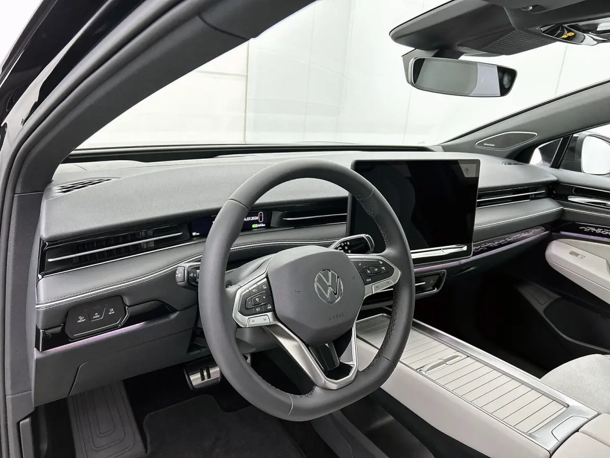 Limited Edition Plus 77 kWh | DEMO | PANORAMADAK | CAMERA | HARMAN-KARDON | WARMTEPOMP | 19 INCH | HEAD-UP DISPLAY