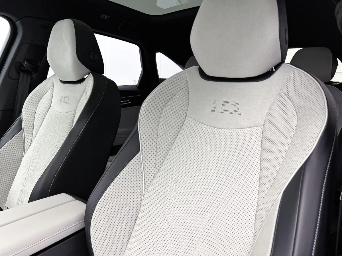 Limited Edition Plus 77 kWh | DEMO | PANORAMADAK | CAMERA | HARMAN-KARDON | WARMTEPOMP | 19 INCH | HEAD-UP DISPLAY