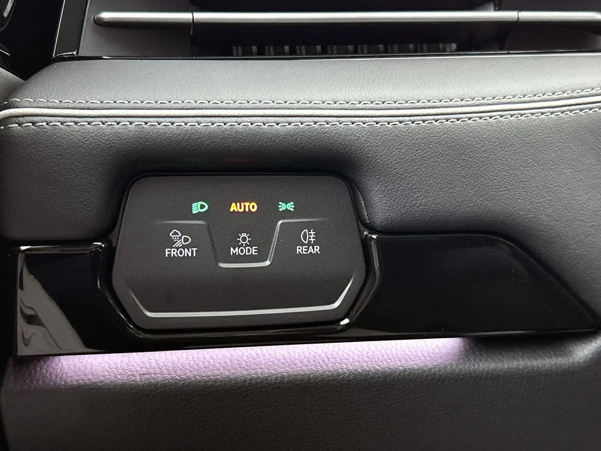 Limited Edition Plus 77 kWh | DEMO | PANORAMADAK | CAMERA | HARMAN-KARDON | WARMTEPOMP | 19 INCH | HEAD-UP DISPLAY