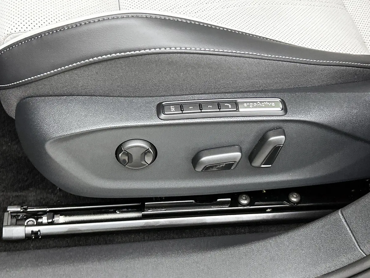 Limited Edition Plus 77 kWh | DEMO | PANORAMADAK | CAMERA | HARMAN-KARDON | WARMTEPOMP | 19 INCH | HEAD-UP DISPLAY