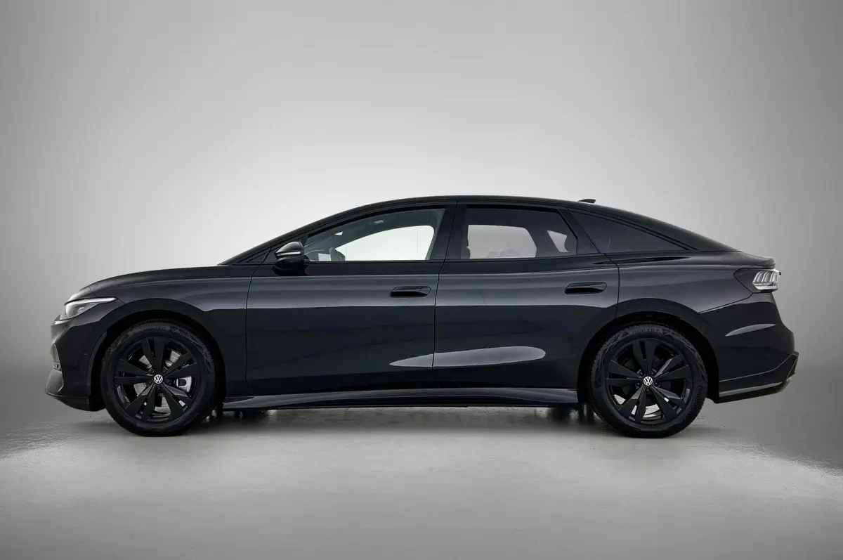 Limited Edition Plus 77 kWh | DEMO | PANORAMADAK | CAMERA | HARMAN-KARDON | WARMTEPOMP | 19 INCH | HEAD-UP DISPLAY