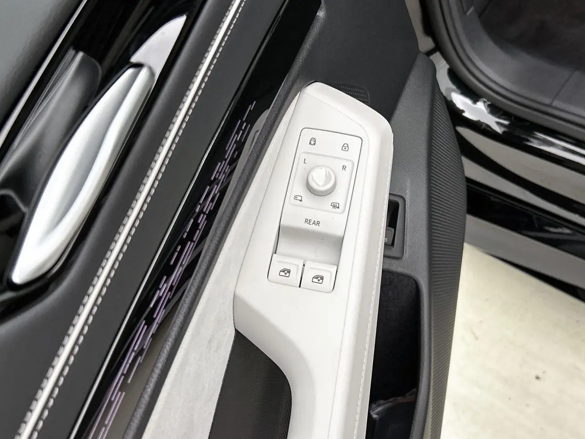 Limited Edition Plus 77 kWh | DEMO | PANORAMADAK | CAMERA | HARMAN-KARDON | WARMTEPOMP | 19 INCH | HEAD-UP DISPLAY