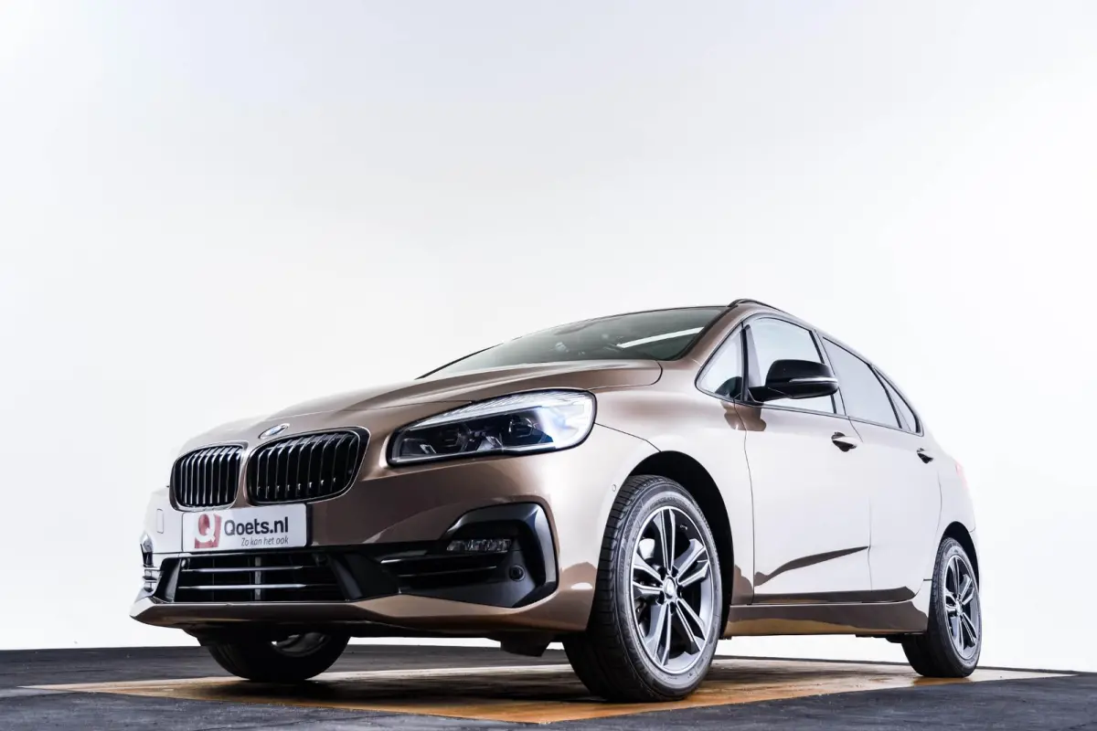 218i Executive Sport Line - Panormadak - Trekhaak - Elektrische achterklep - PDC voor/achter - Cruise Control - Active Guard - Sportstoelen - Verstelbare achterbank - Armsteun voor -