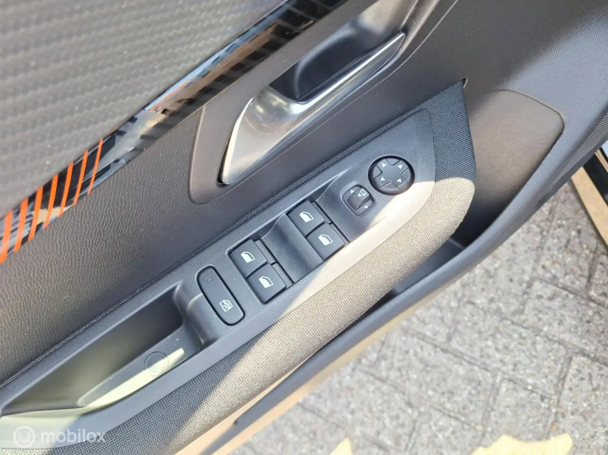 1.2 PURETECH ACTIVE PACK • ORIG NL • CARPLAY •