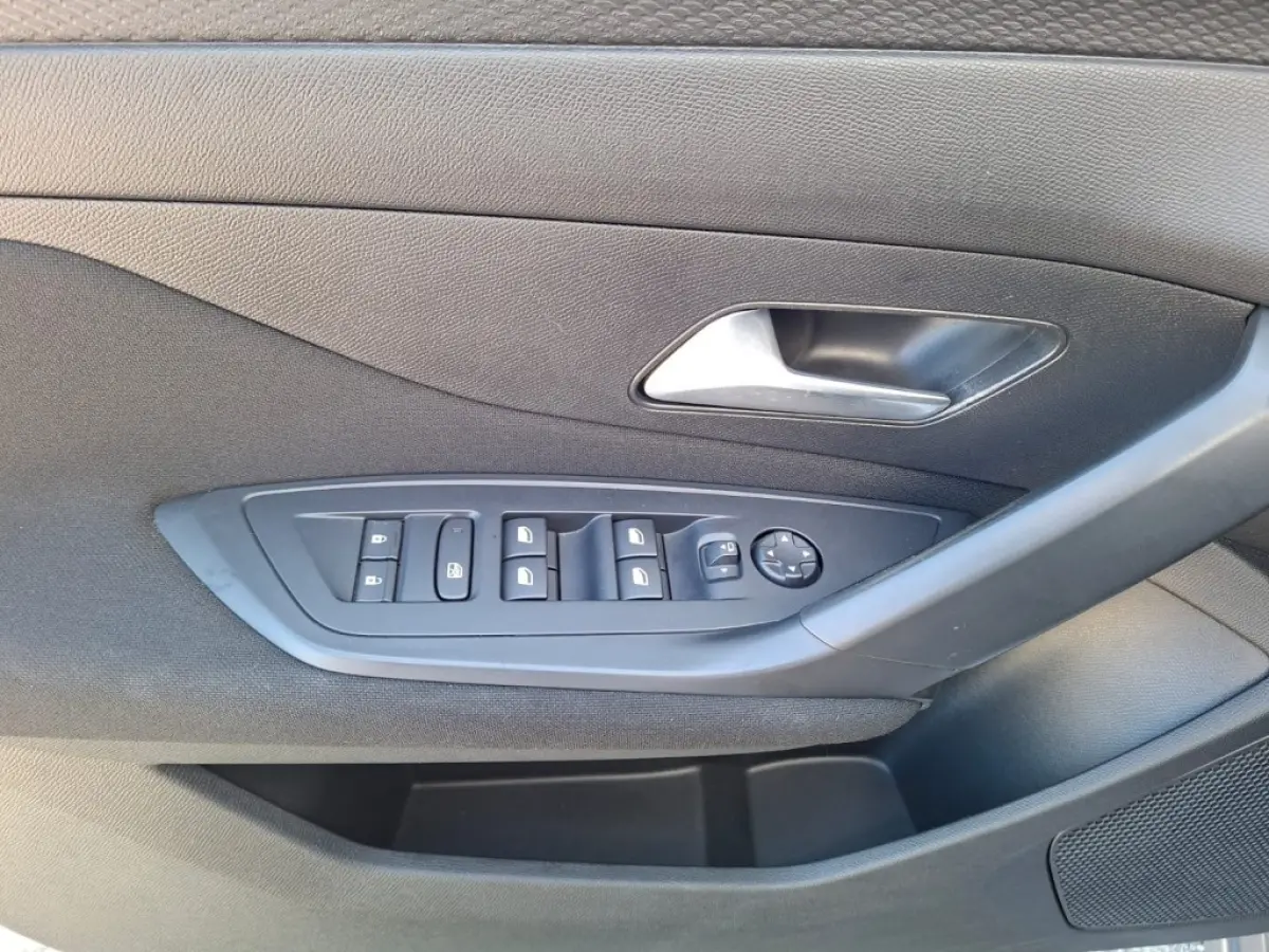 1.2 PT ACTIVE PACK 130PK AUTOMAAT AIRCO NAVI PDC.