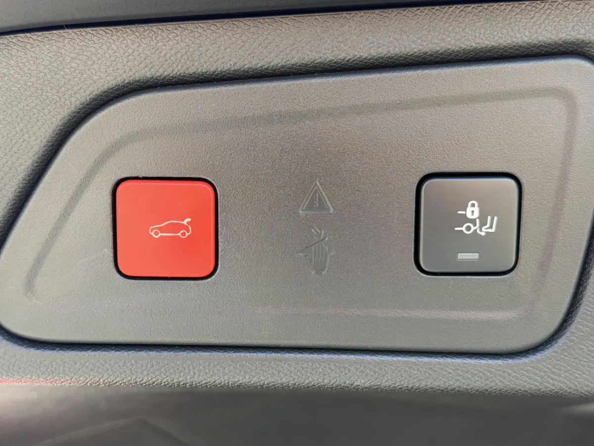 180pk Shine (Elektrisch Schuifdak - Trekhaak - Elektrische Klep - Leder incl stoelverwarming - 360gr Camera - LED - Adaptieve Cruise Controle - Keyless Entry)