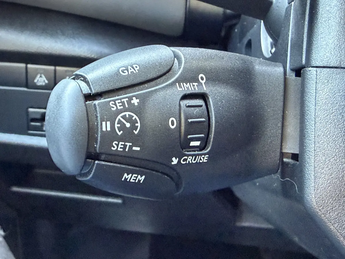 180pk Shine (Elektrisch Schuifdak - Trekhaak - Elektrische Klep - Leder incl stoelverwarming - 360gr Camera - LED - Adaptieve Cruise Controle - Keyless Entry)