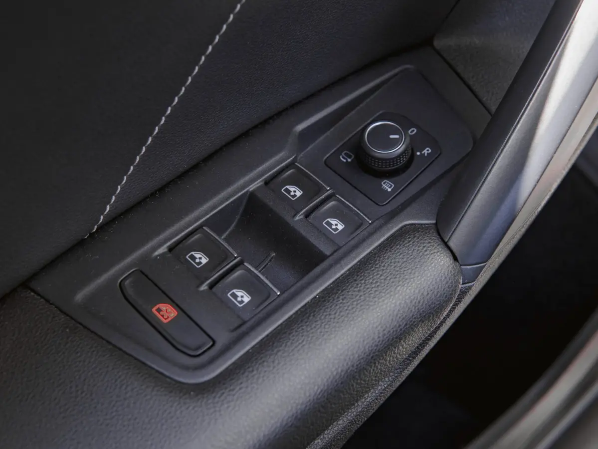 1.4 TSI eHybrid R-Line Business+