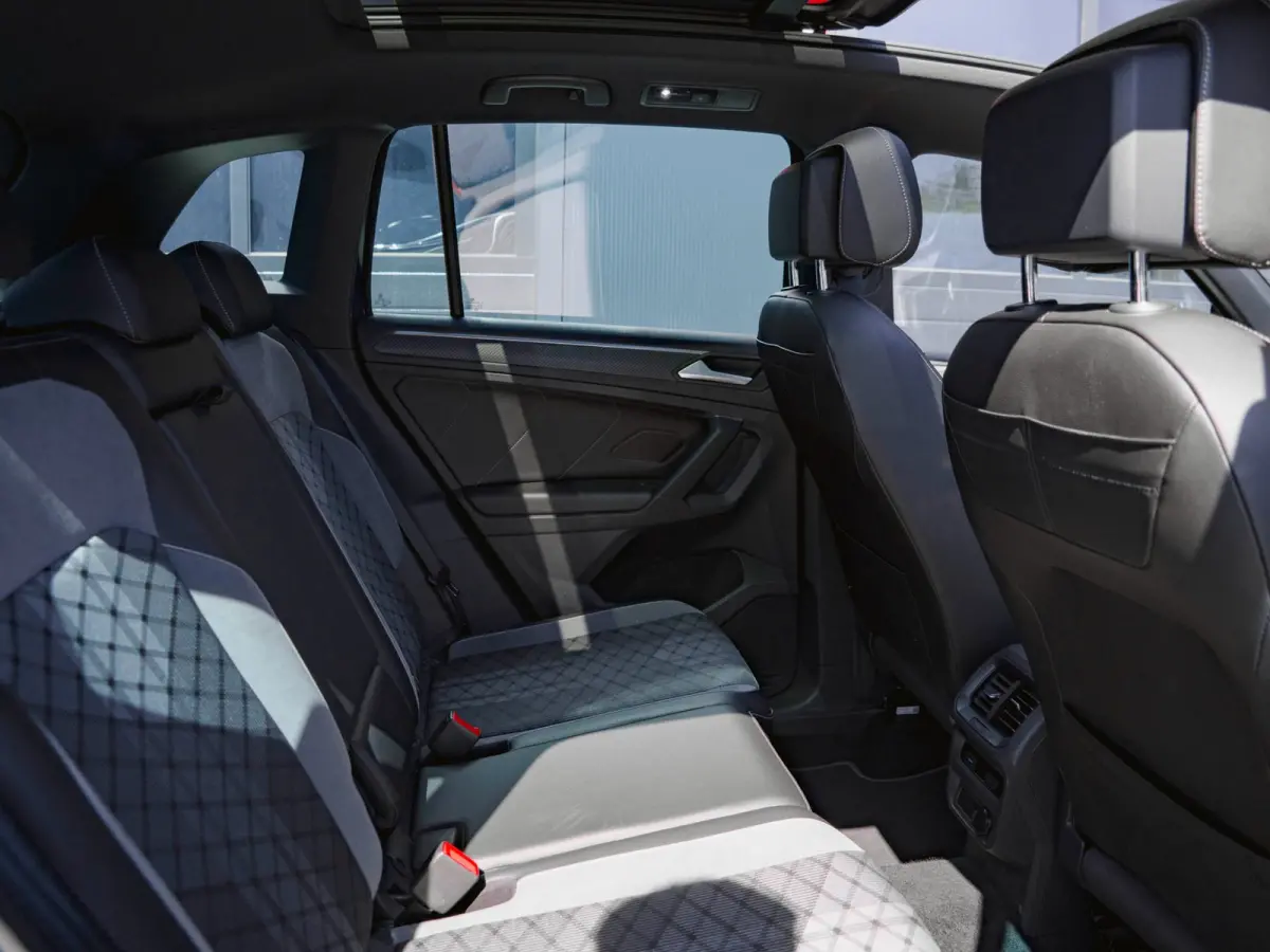 1.4 TSI eHybrid R-Line Business+