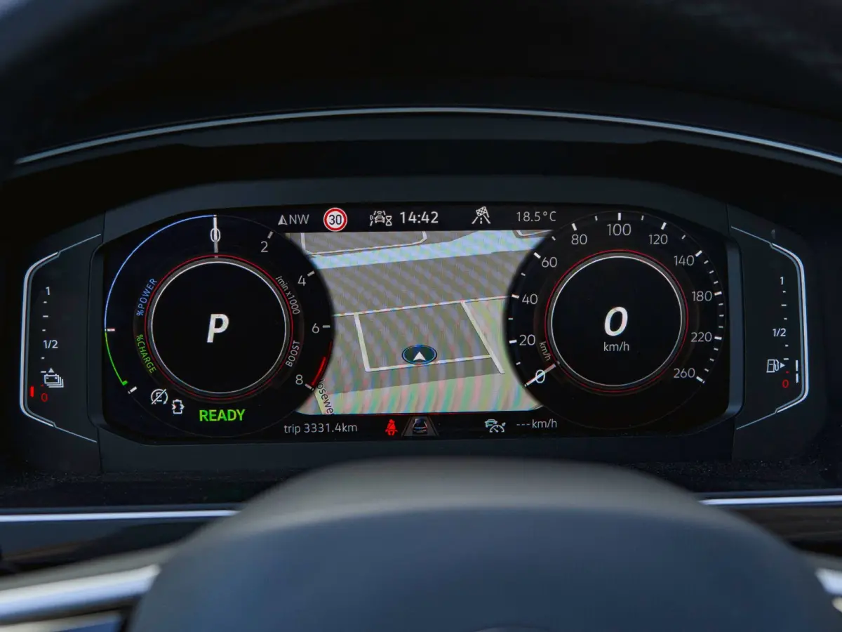 1.4 TSI eHybrid R-Line Business+