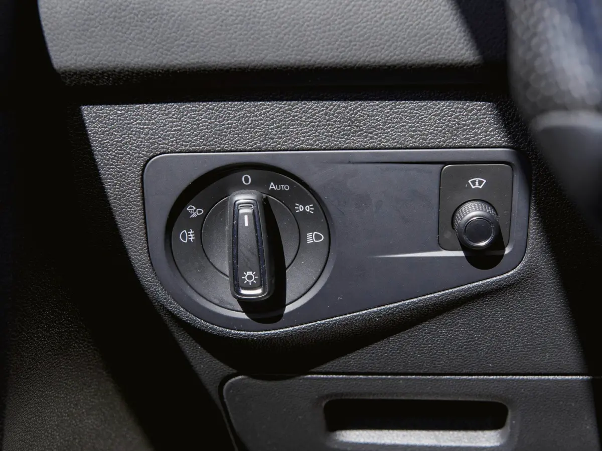 1.4 TSI eHybrid R-Line Business+