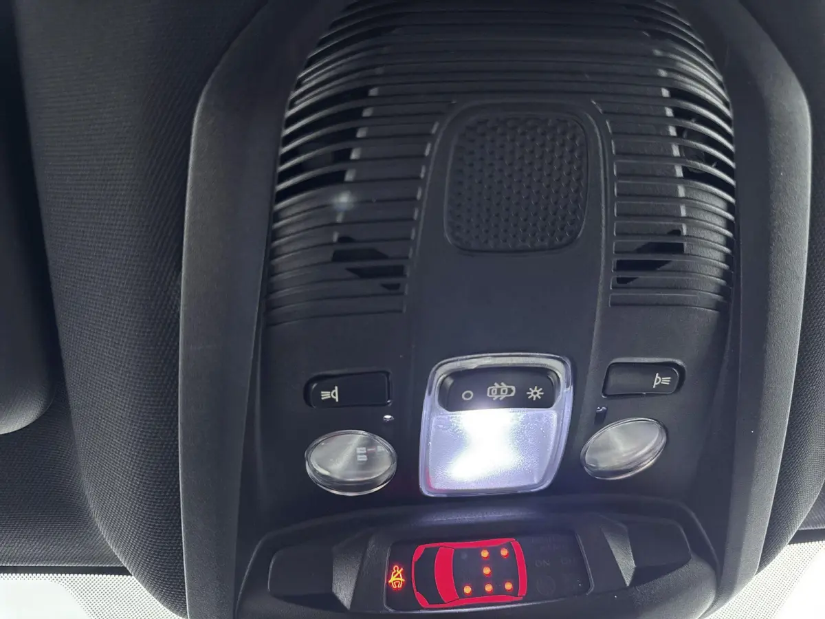 SUV 130 pk Automaat Allure Pack Business | Elektrisch Achterklep | Carplay | 7-Persoons | Voorstoelen Verwarmd