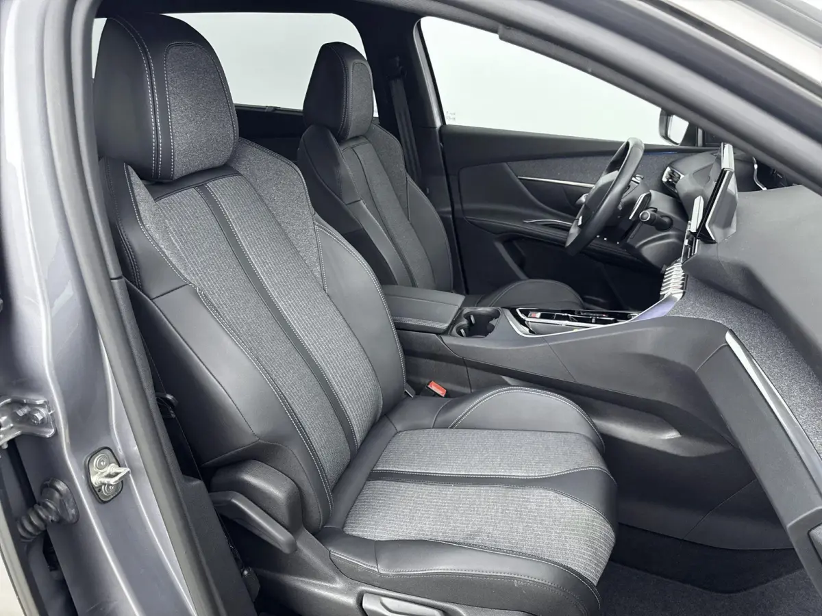 SUV 130 pk Automaat Allure Pack Business | Elektrisch Achterklep | Carplay | 7-Persoons | Voorstoelen Verwarmd
