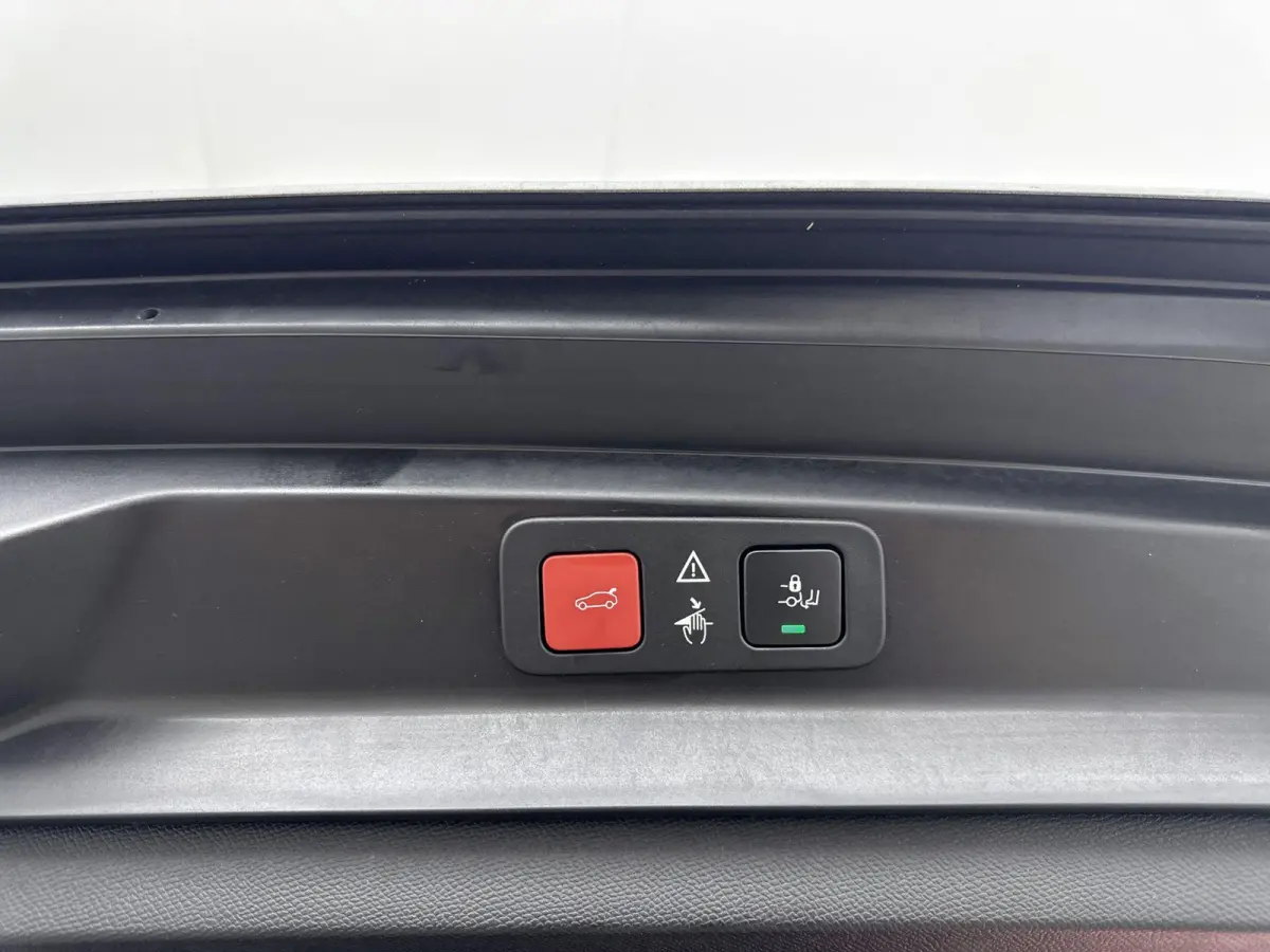 SUV 130 pk Automaat Allure Pack Business | Elektrisch Achterklep | Carplay | 7-Persoons | Voorstoelen Verwarmd