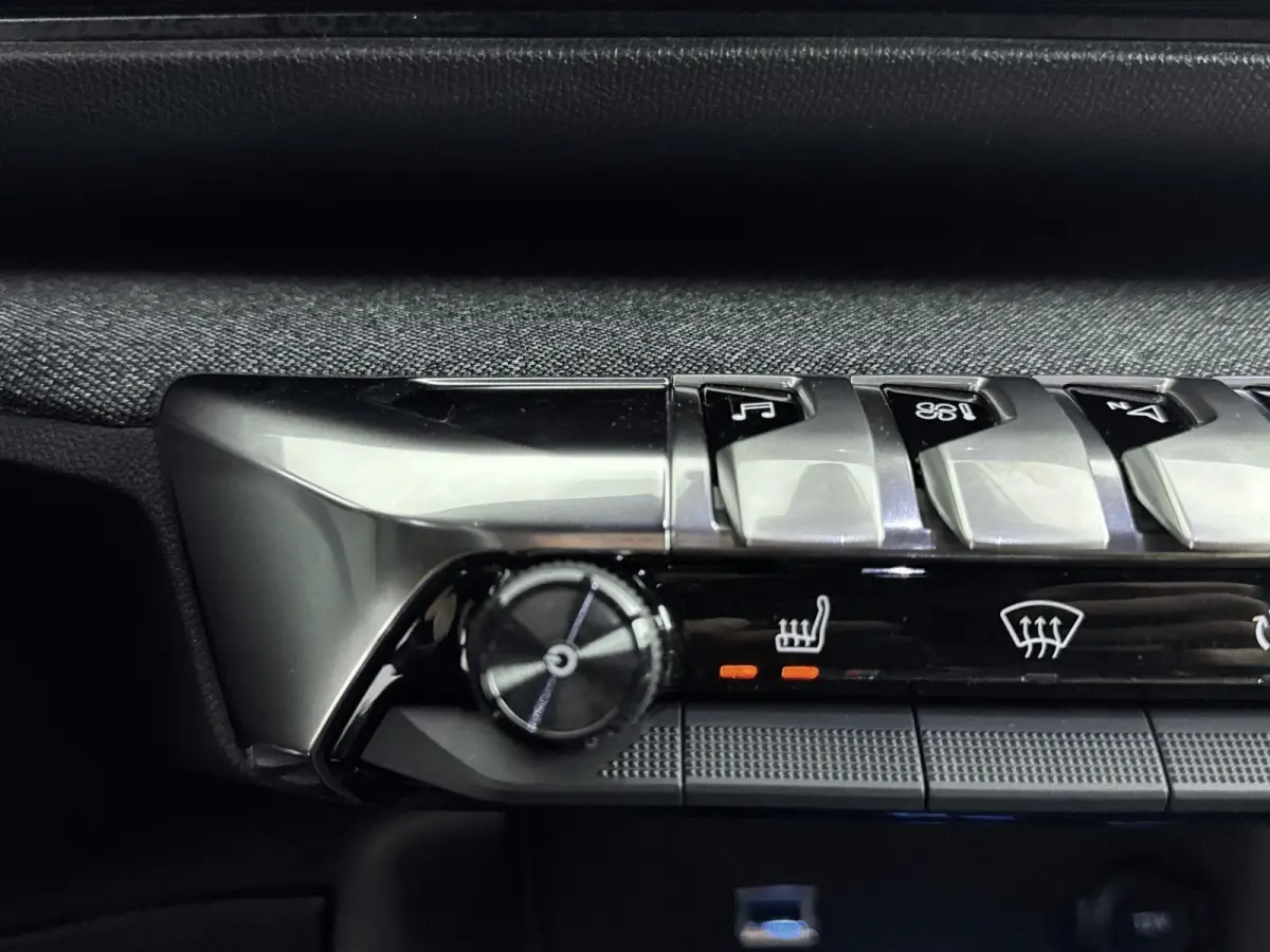 SUV 130 pk Automaat Allure Pack Business | Elektrisch Achterklep | Carplay | 7-Persoons | Voorstoelen Verwarmd