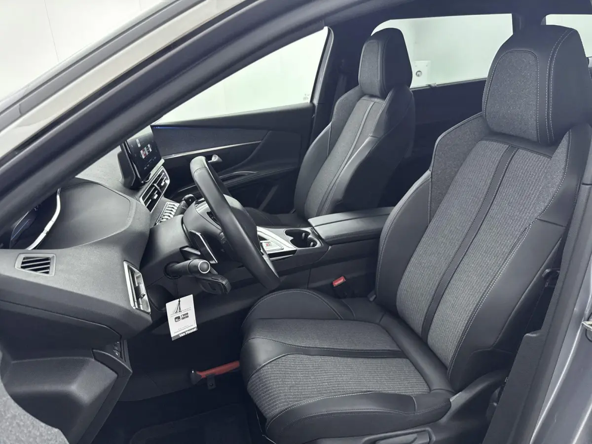 SUV 130 pk Automaat Allure Pack Business | Elektrisch Achterklep | Carplay | 7-Persoons | Voorstoelen Verwarmd