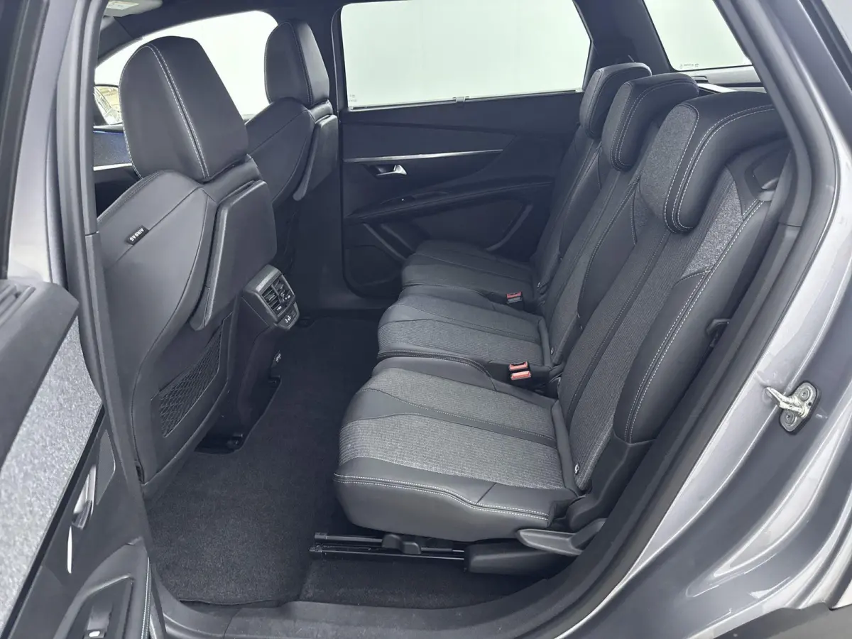 SUV 130 pk Automaat Allure Pack Business | Elektrisch Achterklep | Carplay | 7-Persoons | Voorstoelen Verwarmd