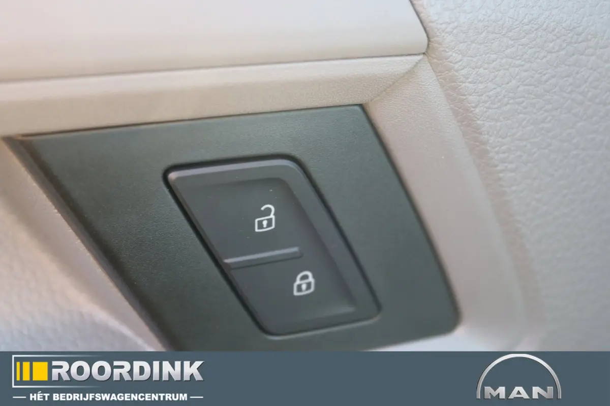 3.180 L3H3 Automaat. 180 pk ! Standkachel met afstandsbediening, Parkeersensoren rondom , ACC