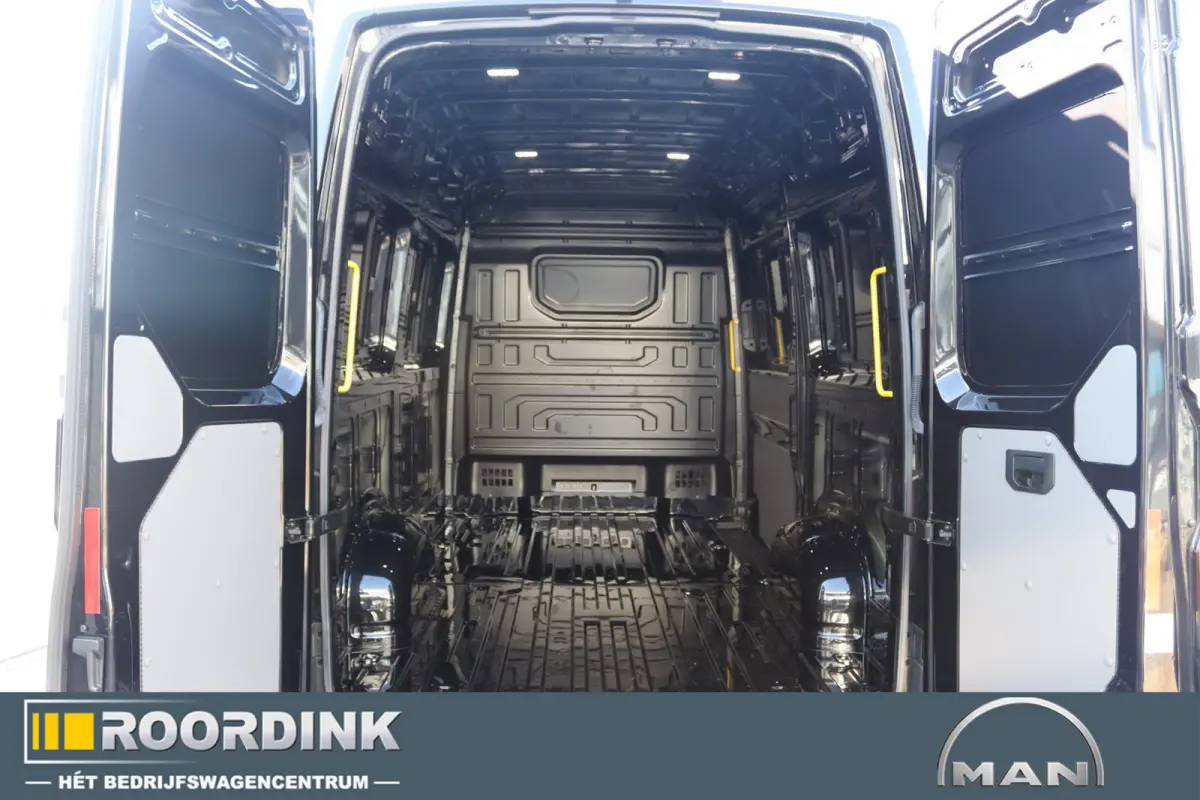 3.180 L3H3 Automaat. 180 pk ! Standkachel met afstandsbediening, Parkeersensoren rondom , ACC