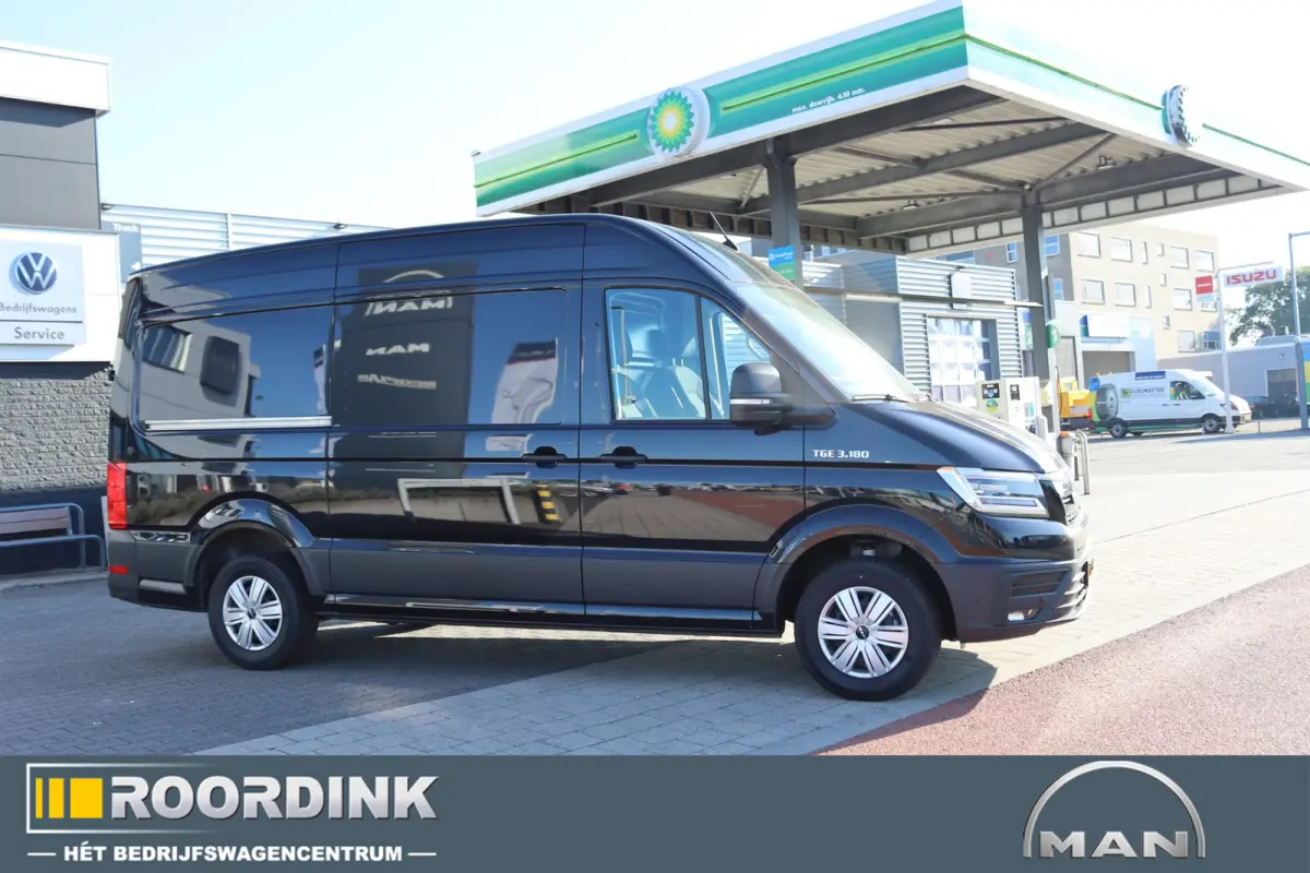 3.180 L3H3 Automaat. 180 pk ! Standkachel met afstandsbediening, Parkeersensoren rondom , ACC