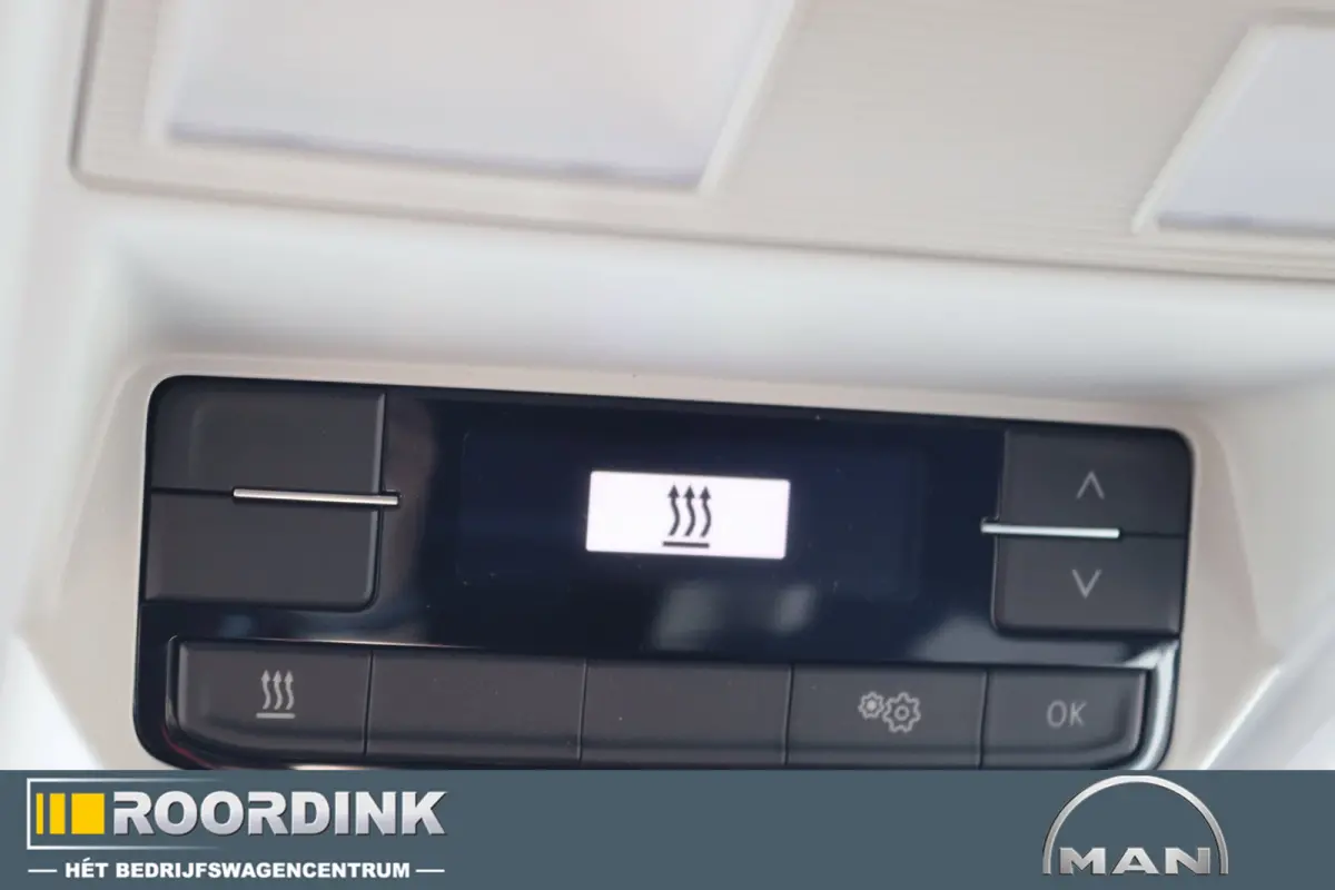3.180 L3H3 Automaat. 180 pk ! Standkachel met afstandsbediening, Parkeersensoren rondom , ACC