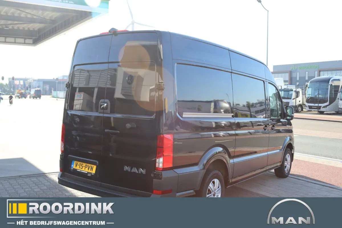 3.180 L3H3 Automaat. 180 pk ! Standkachel met afstandsbediening, Parkeersensoren rondom , ACC