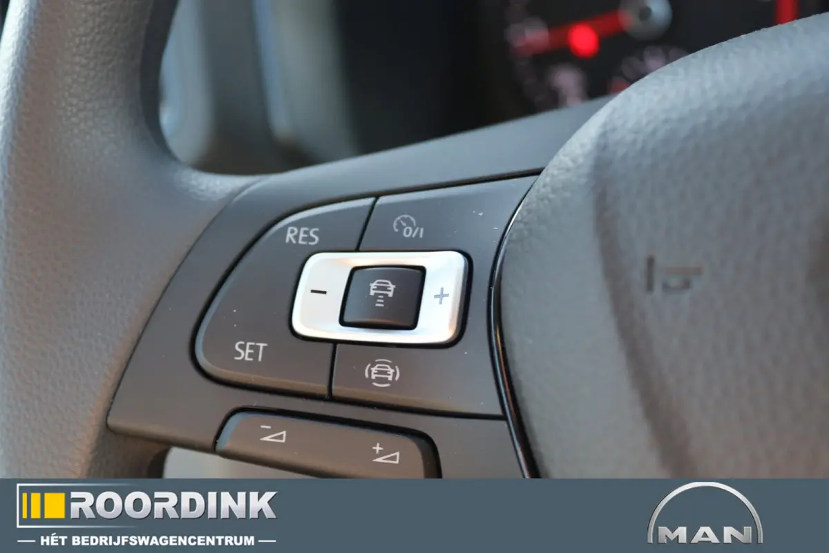 3.180 L3H3 Automaat. 180 pk ! Standkachel met afstandsbediening, Parkeersensoren rondom , ACC