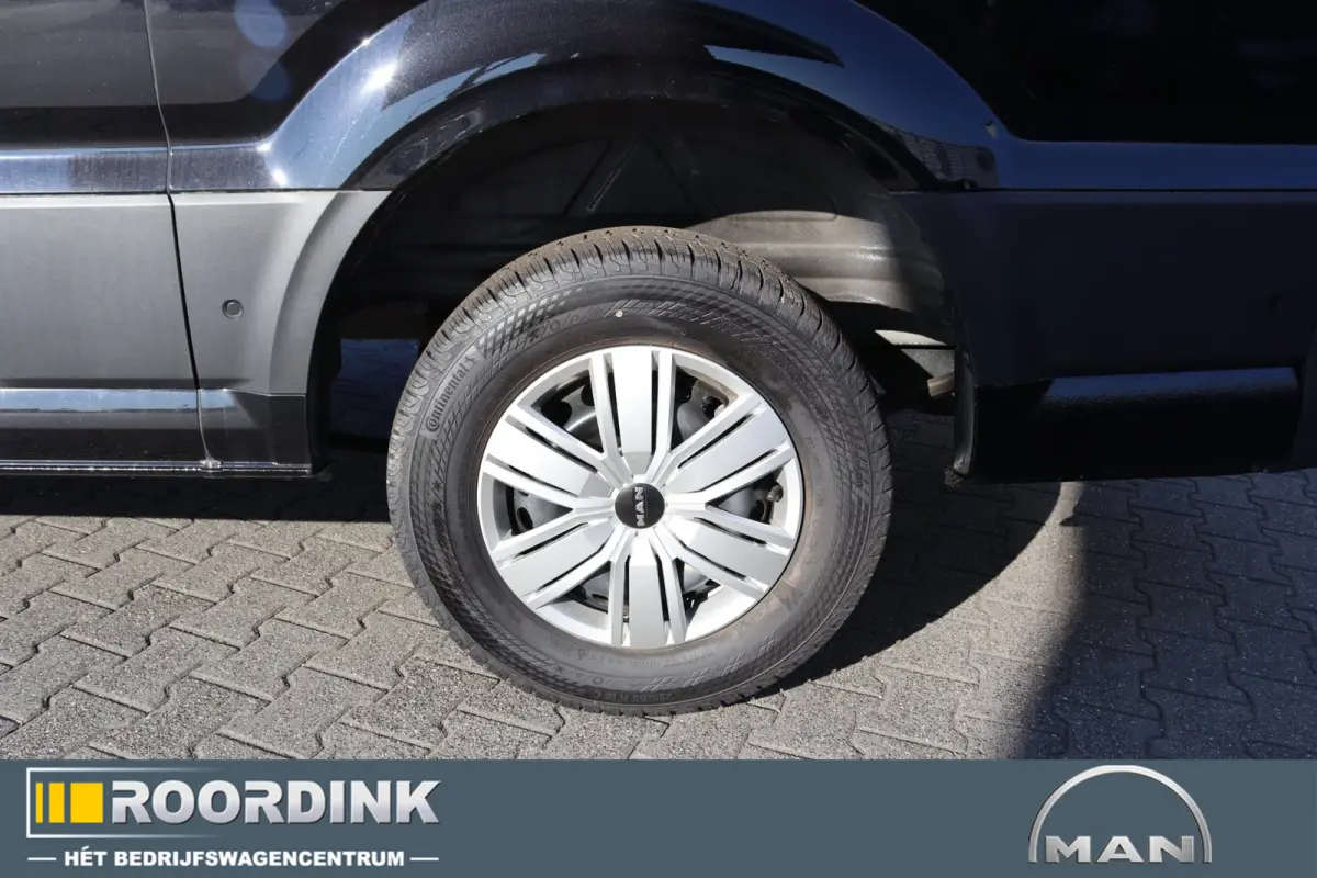 3.180 L3H3 Automaat. 180 pk ! Standkachel met afstandsbediening, Parkeersensoren rondom , ACC