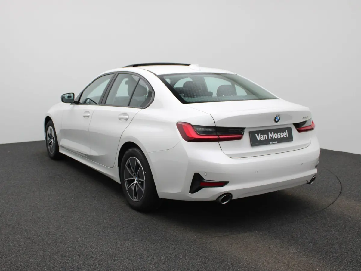 318i Executive | SCHUIFDAK | NAVIGATIE | PARKEERSENSOREN | CLIMATE CONTROL | LMV | LED | CRUISE CONTROL |