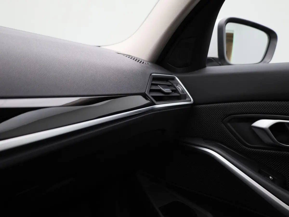 318i Executive | SCHUIFDAK | NAVIGATIE | PARKEERSENSOREN | CLIMATE CONTROL | LMV | LED | CRUISE CONTROL |