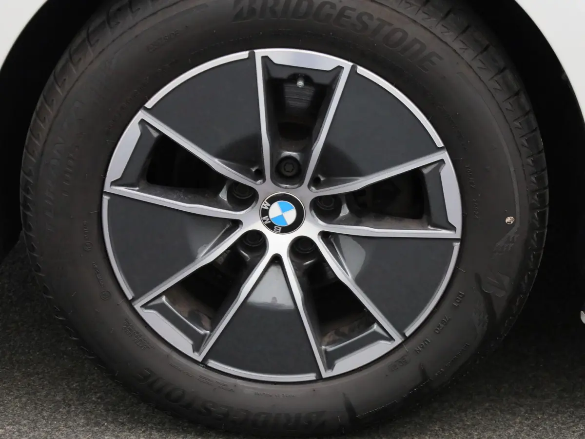 318i Executive | SCHUIFDAK | NAVIGATIE | PARKEERSENSOREN | CLIMATE CONTROL | LMV | LED | CRUISE CONTROL |